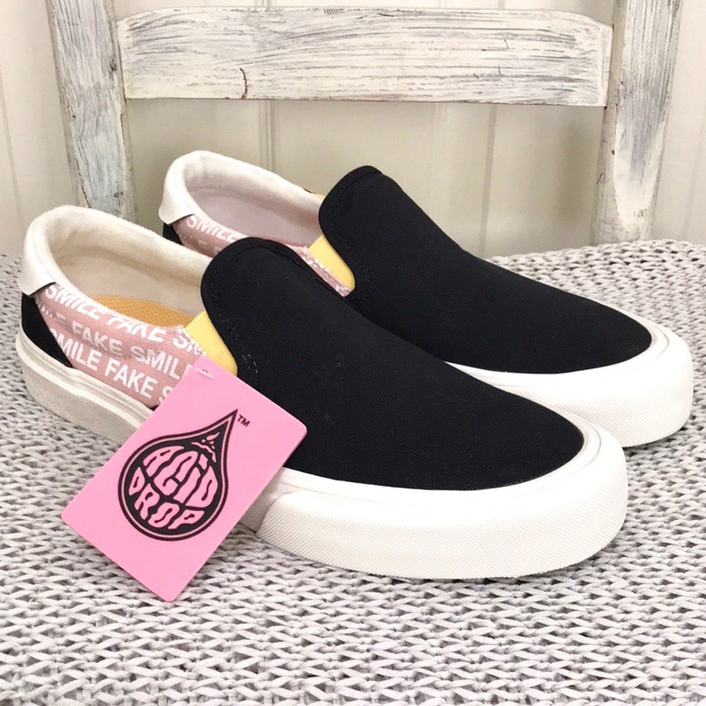 NWT Straye Ventura Fake Smile Skate Shoes